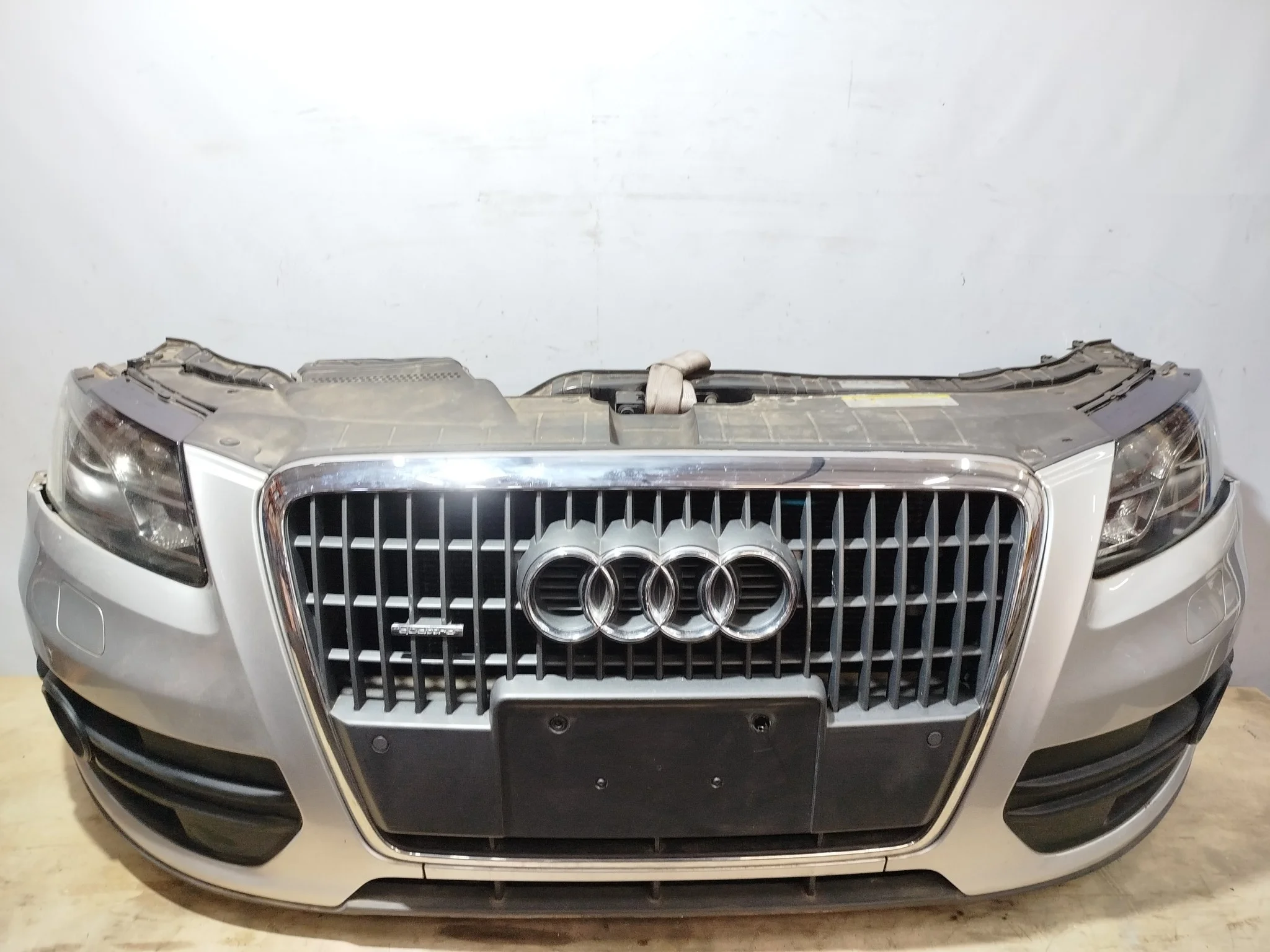 NOSECUT AUDI 8R0807105C серый, LX7W S3857