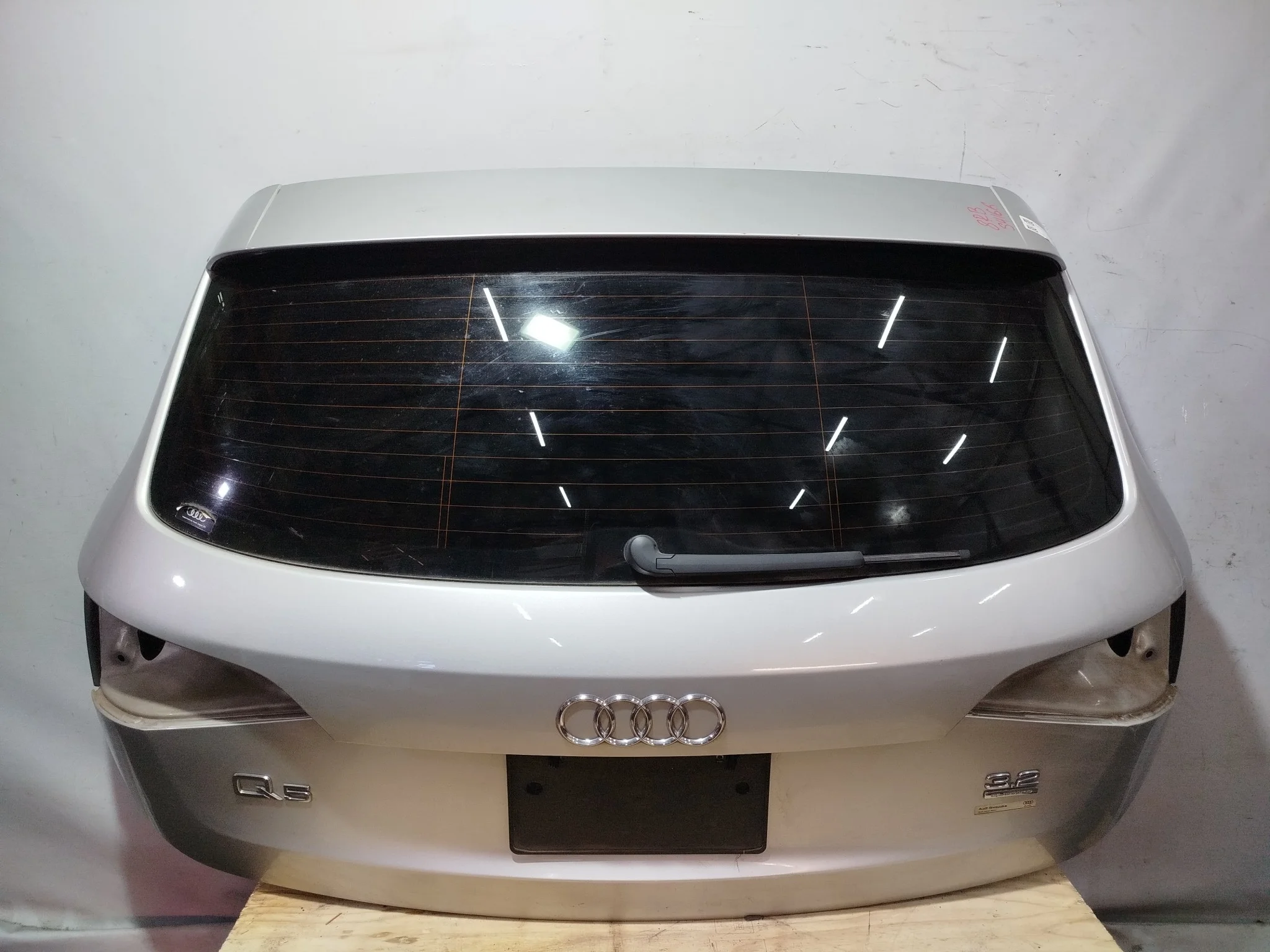 ДВЕРЬ ЗАДНЯЯ AUDI 8R0827023C серебро, LX7W S4166