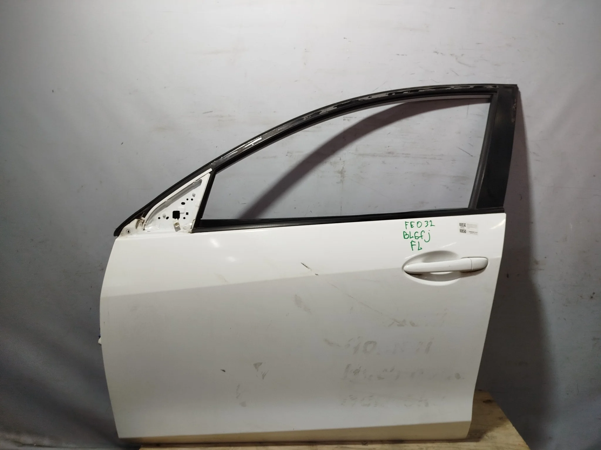 ДВЕРЬ MAZDA BBY45902XF ПЕРЕД ЛЕВО белый, A4D FE032