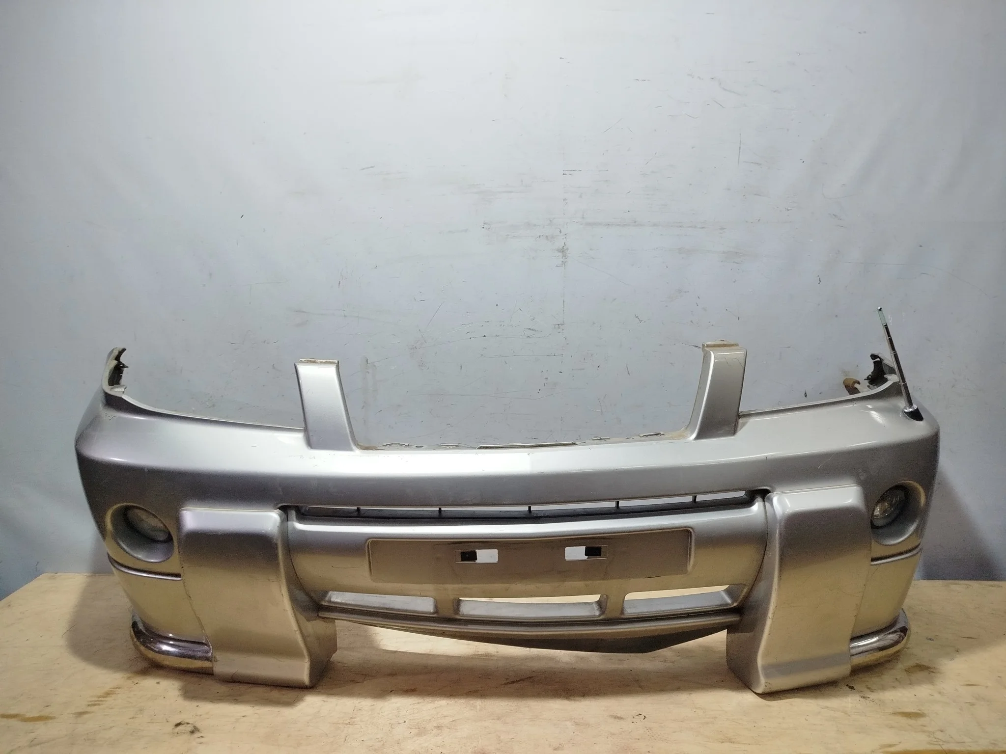 БАМПЕР NISSAN F2022EQ0AD ПЕРЕД серебро, KY0 S4044