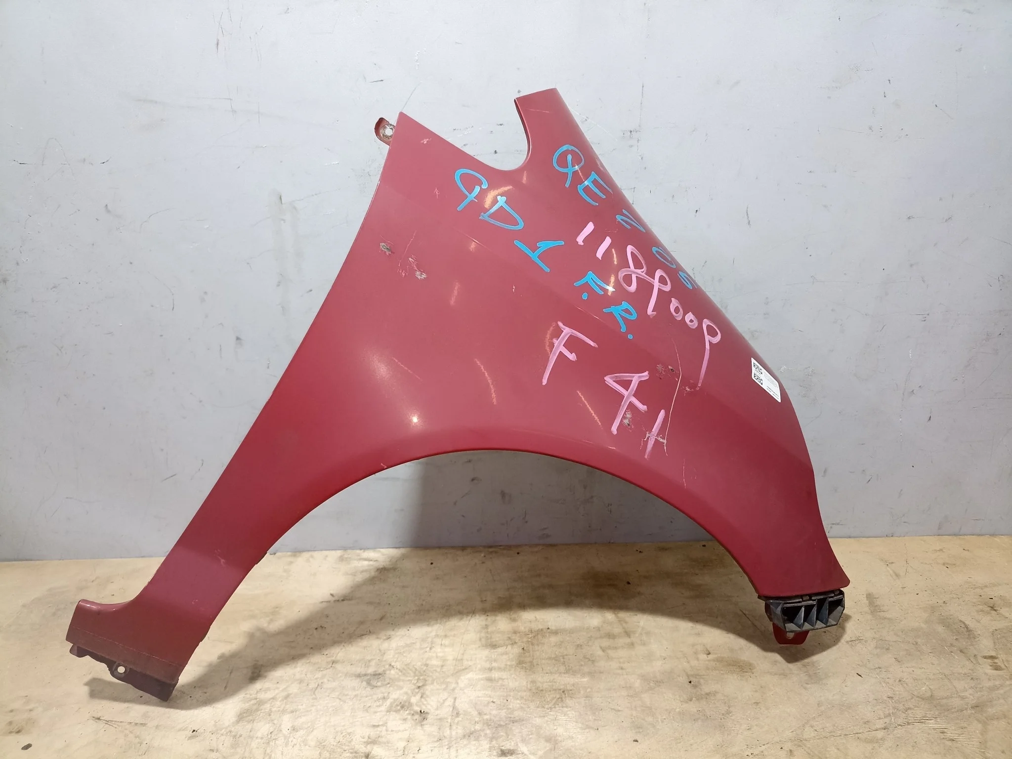 КРЫЛО HONDA 60211SAA000ZZ ПЕРЕД ПРАВО красный, R81 QE205