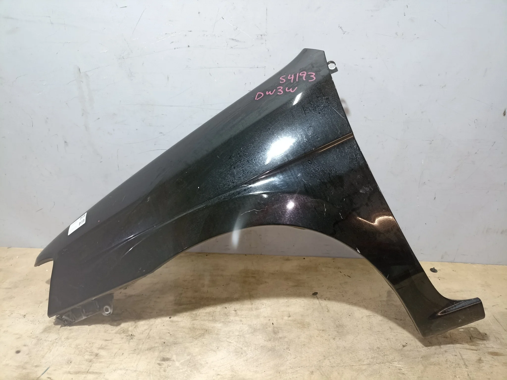 КРЫЛО MAZDA FORD D26752211B ПЕРЕД ЛЕВО черный, A3F S4193