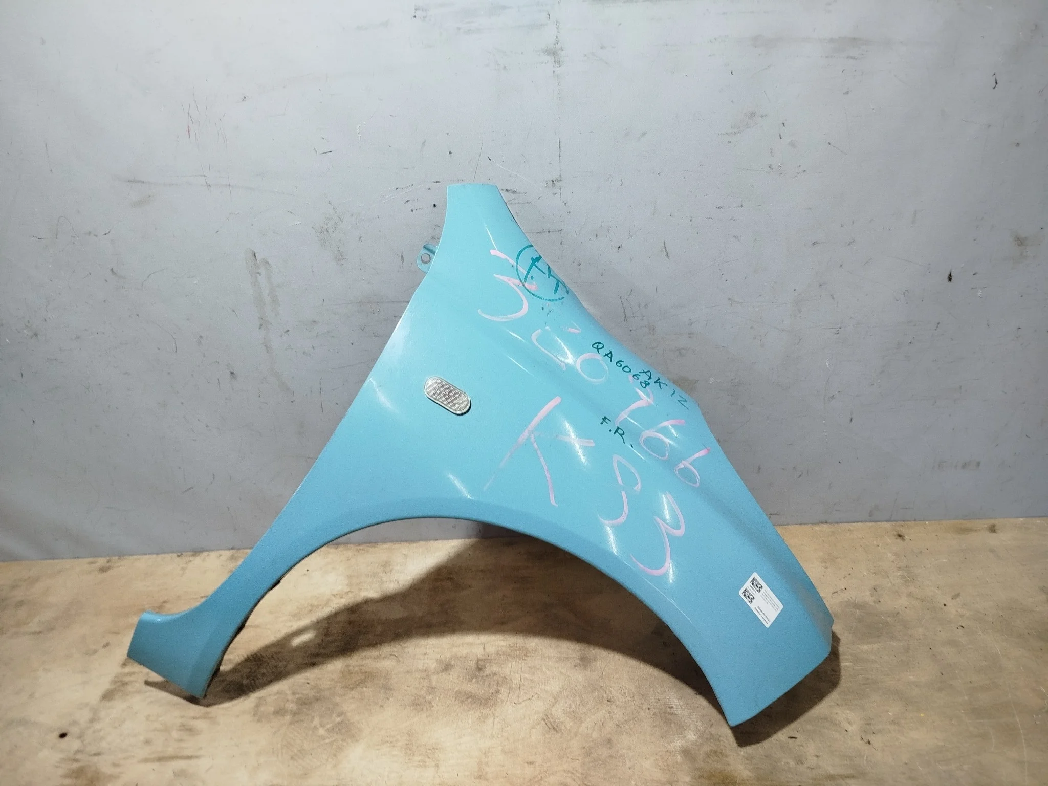 КРЫЛО NISSAN 63100AX030 ПЕРЕД ПРАВО голубой, B41 QA6068