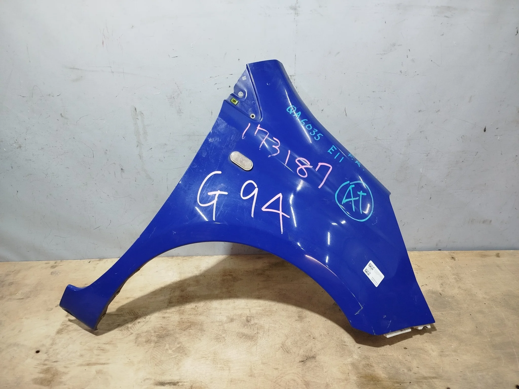 КРЫЛО NISSAN 631001U630 ПЕРЕД ПРАВО синий, B37 QA6035