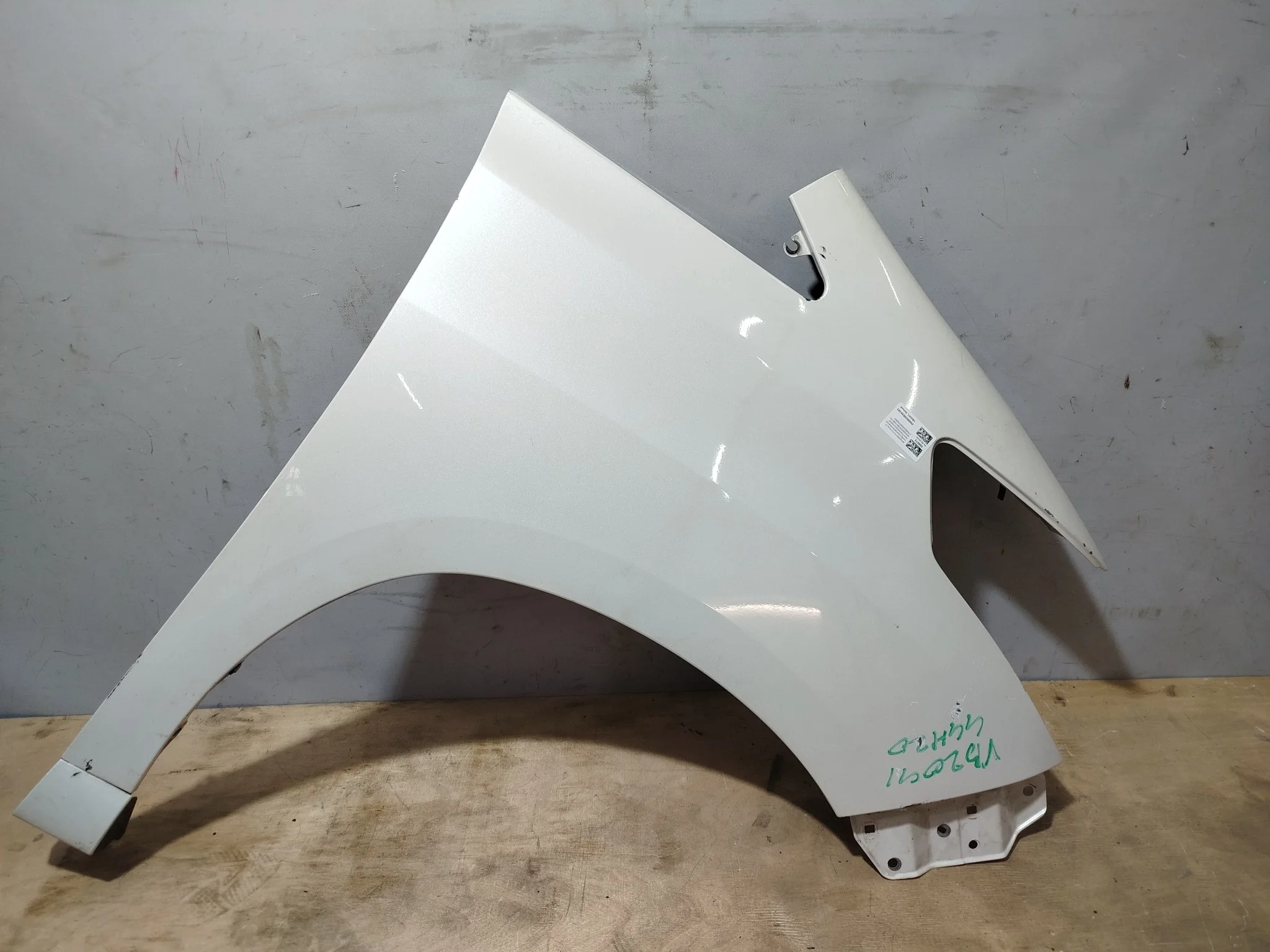 КРЫЛО TOYOTA 5380158010 ПЕРЕД ПРАВО белый, 070 VB2041