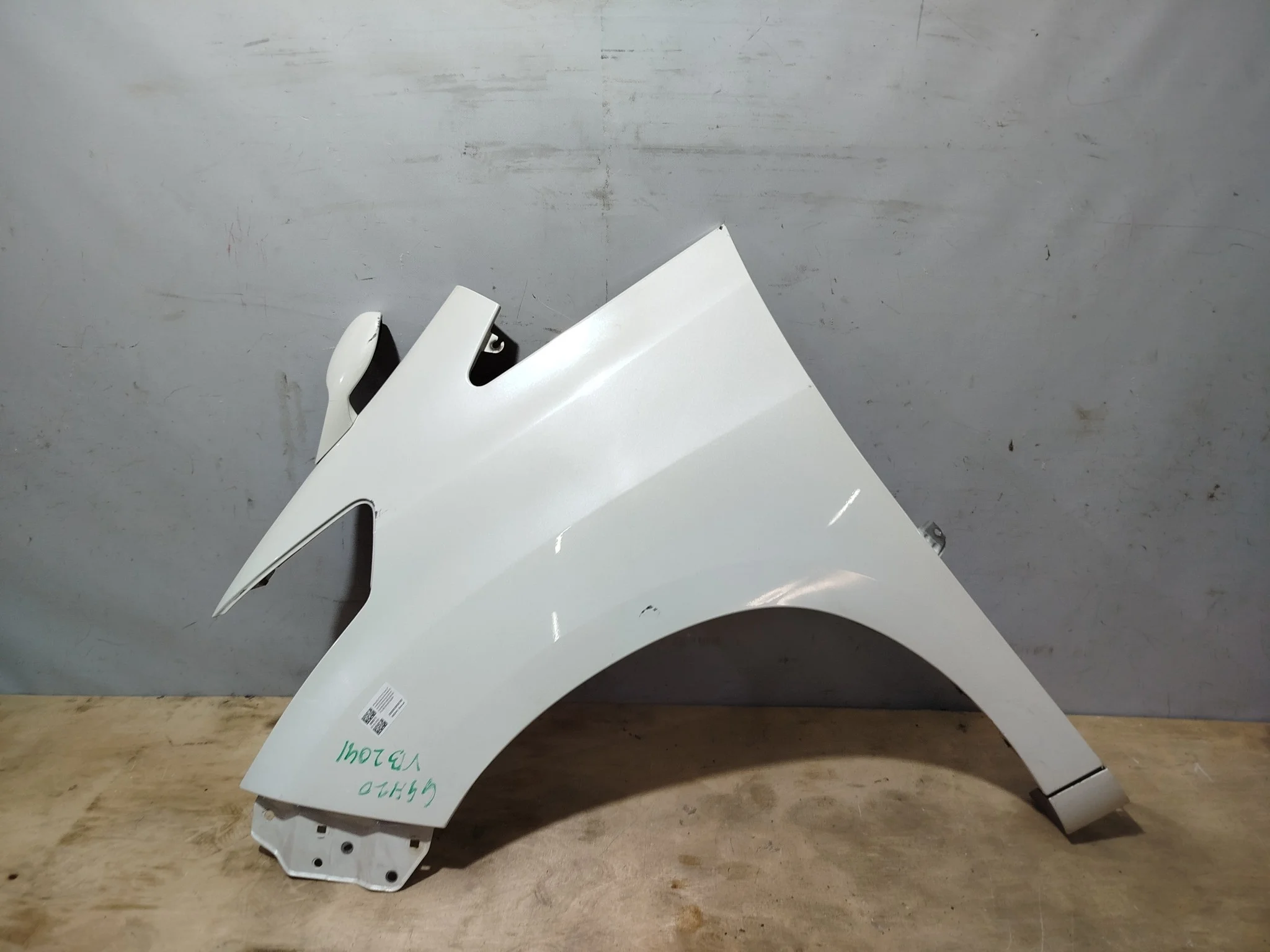 КРЫЛО TOYOTA 5380258030 ПЕРЕД ЛЕВО белый, 070 VB2041