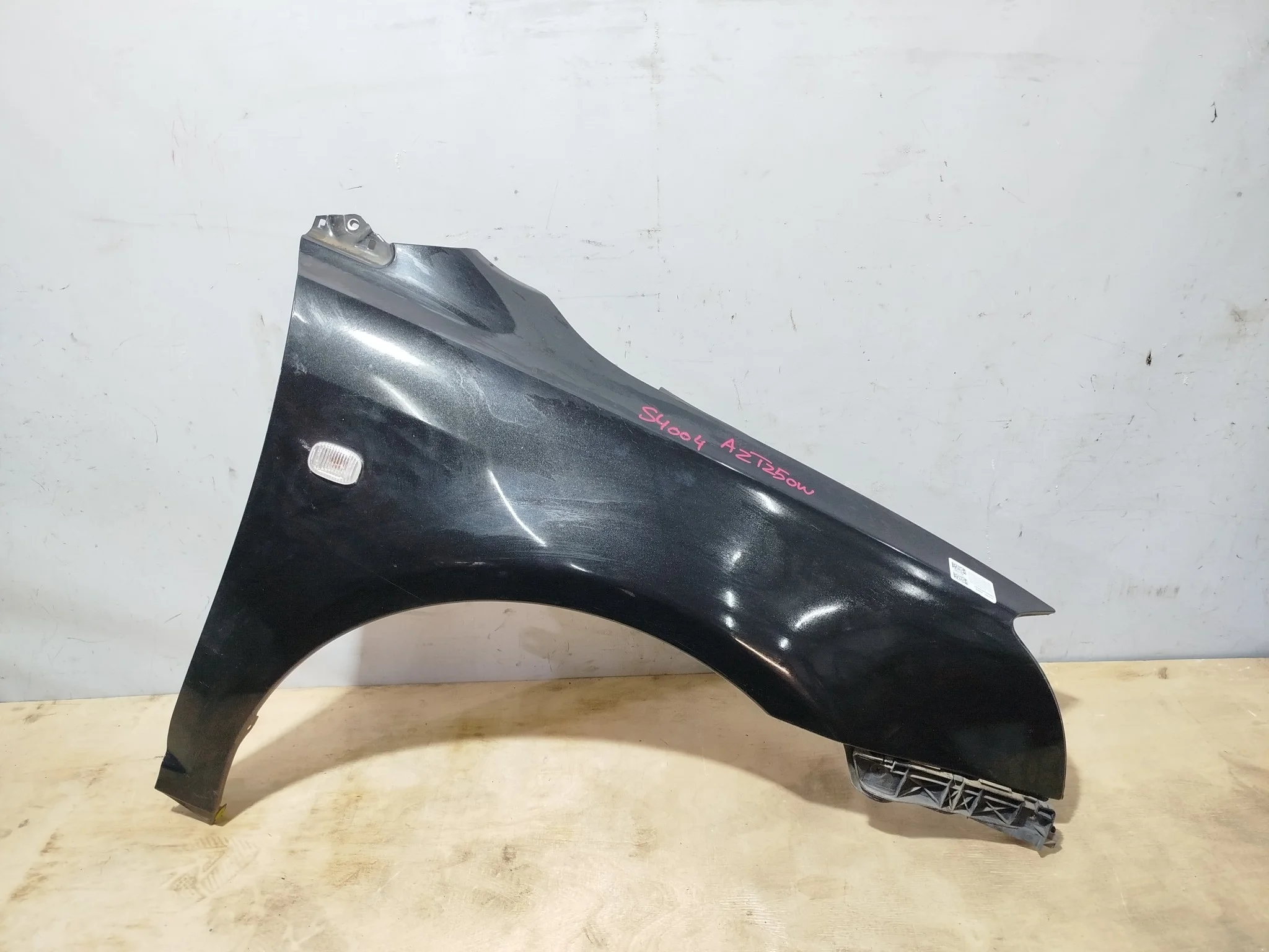 КРЫЛО TOYOTA 5381105020 ПЕРЕД ПРАВО черный, 209 S4004