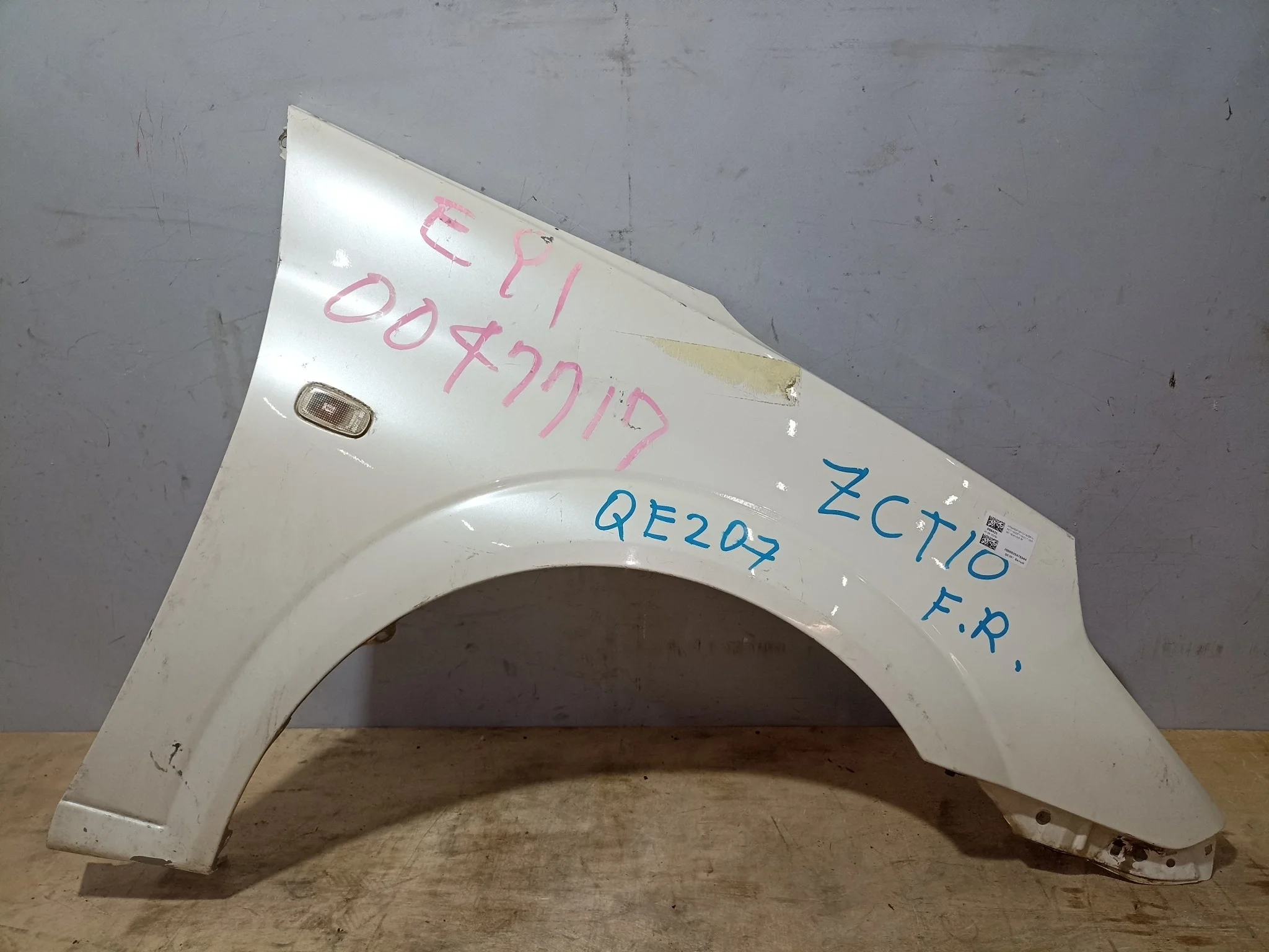 КРЫЛО TOYOTA OPA ACT10 ZCT10 ZCT15 5381163010 ПЕРЕДНЕЕ ПРАВОЕ белый, 051 QE207