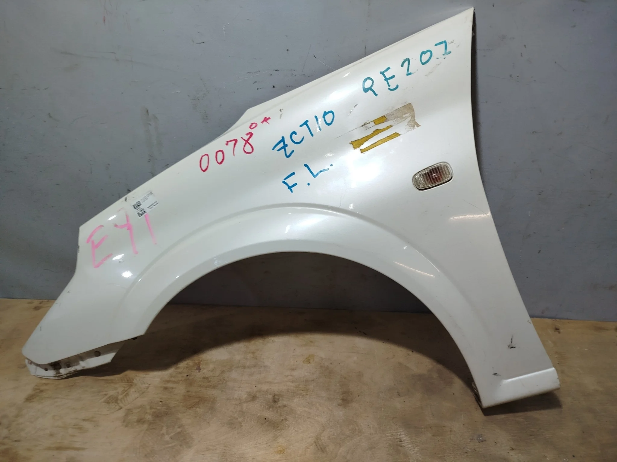 КРЫЛО TOYOTA OPA ACT10 ZCT10 ZCT15 5381263010 ПЕРЕДНЕЕ ЛЕВОЕ белый, 051 QE207