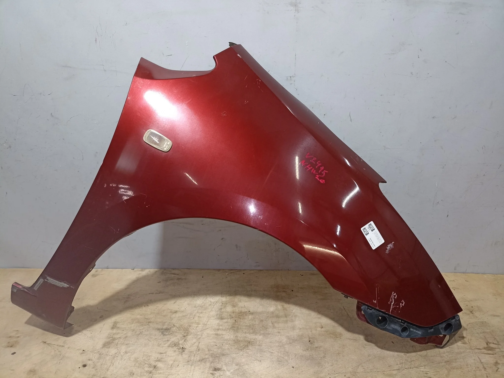 КРЫЛО TOYOTA 5380247010 ПЕРЕД ПРАВО красный V2495