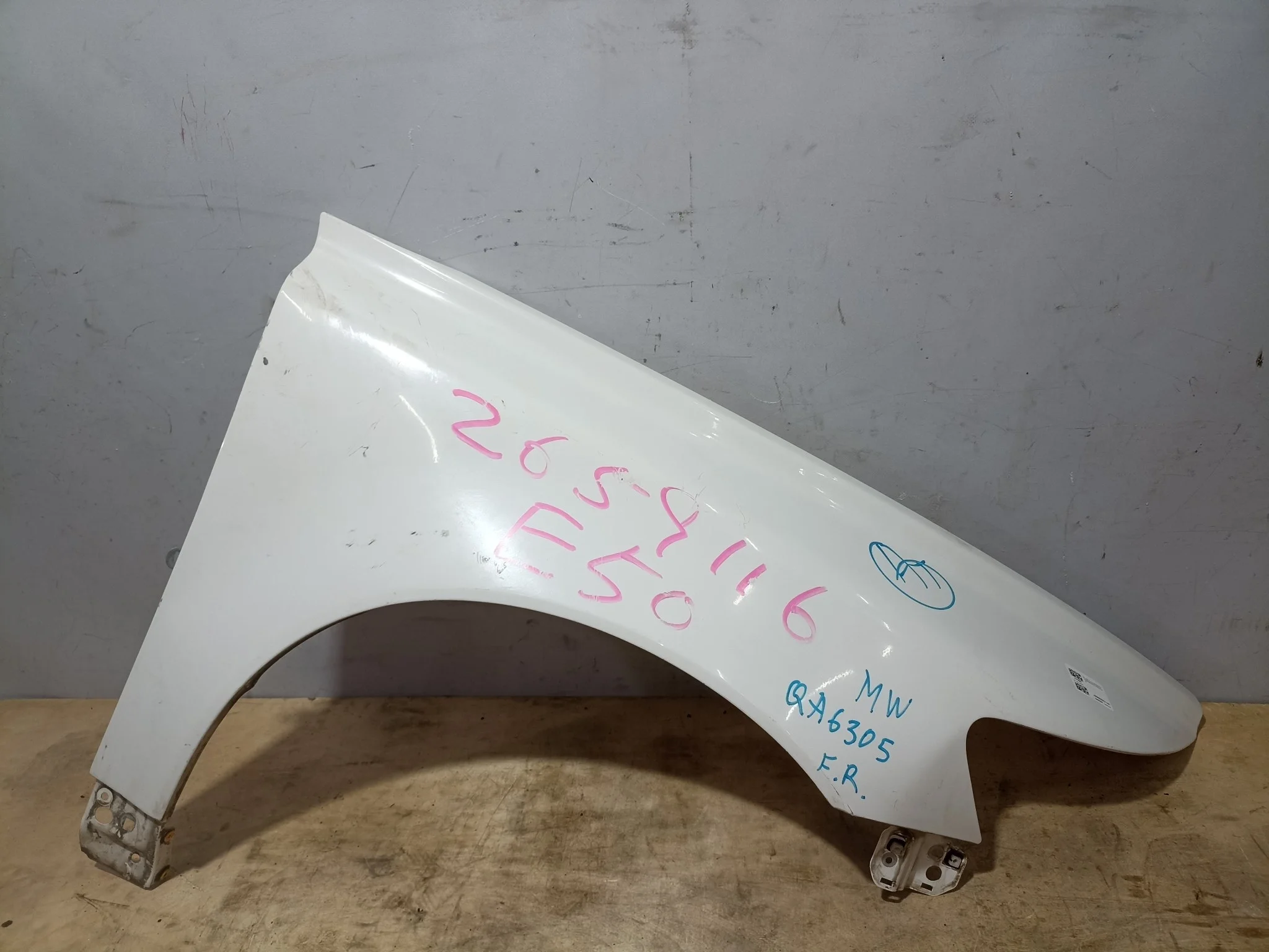 КРЫЛО VOLVO 31278845 ПЕРЕД ПРАВО белый QA6305