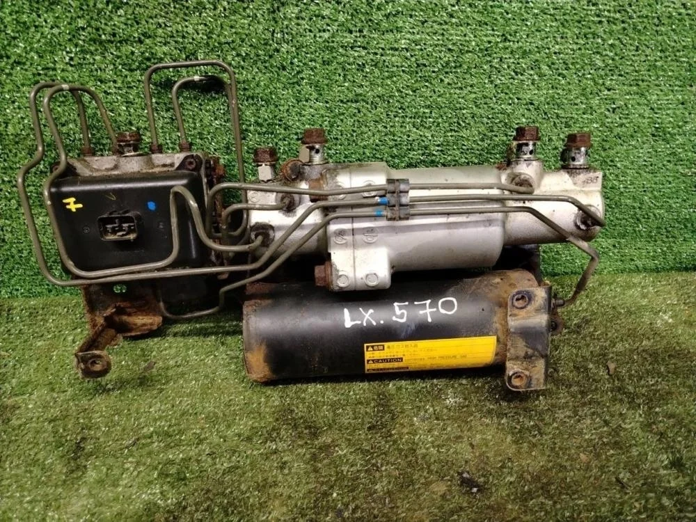 Цилиндр гидроподвески Lexus Lx570 2016 4908160010 URJ201 3URFE