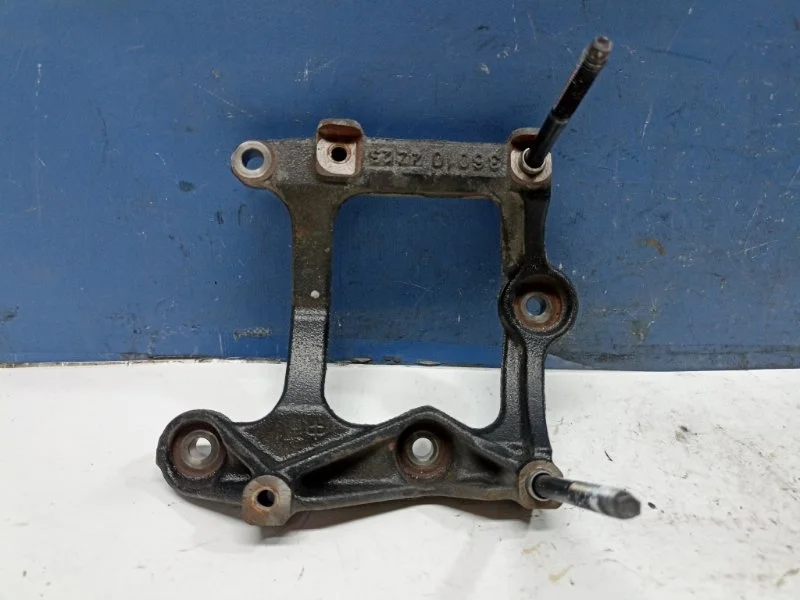 Кронштейн компрессора кондиционера Toyota Camry 2020 1250236010 ASV70 2.0 6AR-FSE