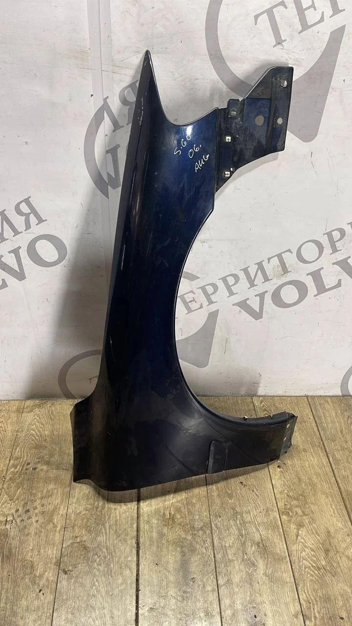 Крыло переднее правое