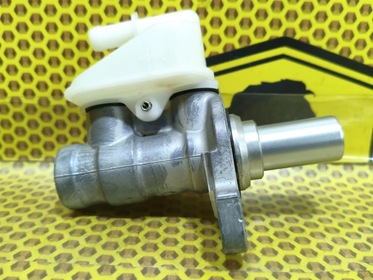 Главный тормозной цилиндр Nissan Murano 2011 D60101AA1B Z51 VQ35DE