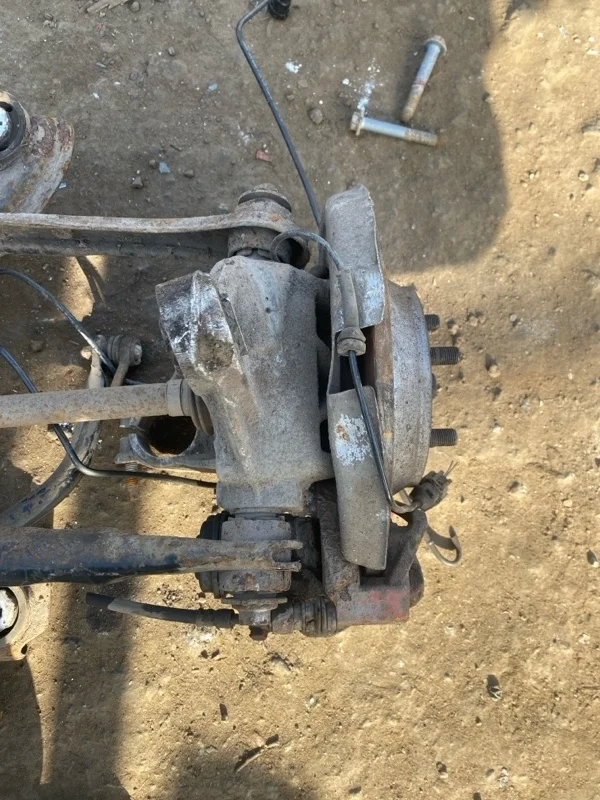 Кулак задний правый Land Rover Range Rover Evoque I (2011-2018) 2011 LR024482 2.2 D 224DT