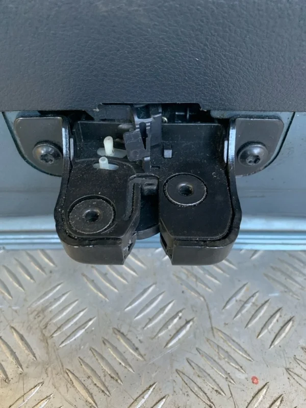 Замок багажника Dacia Duster 2010-2017 2014 905039326R 1.5 D K9K858