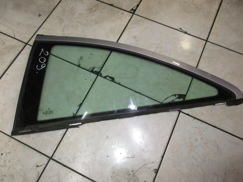 Стекло боковое Mercedes-Benz
