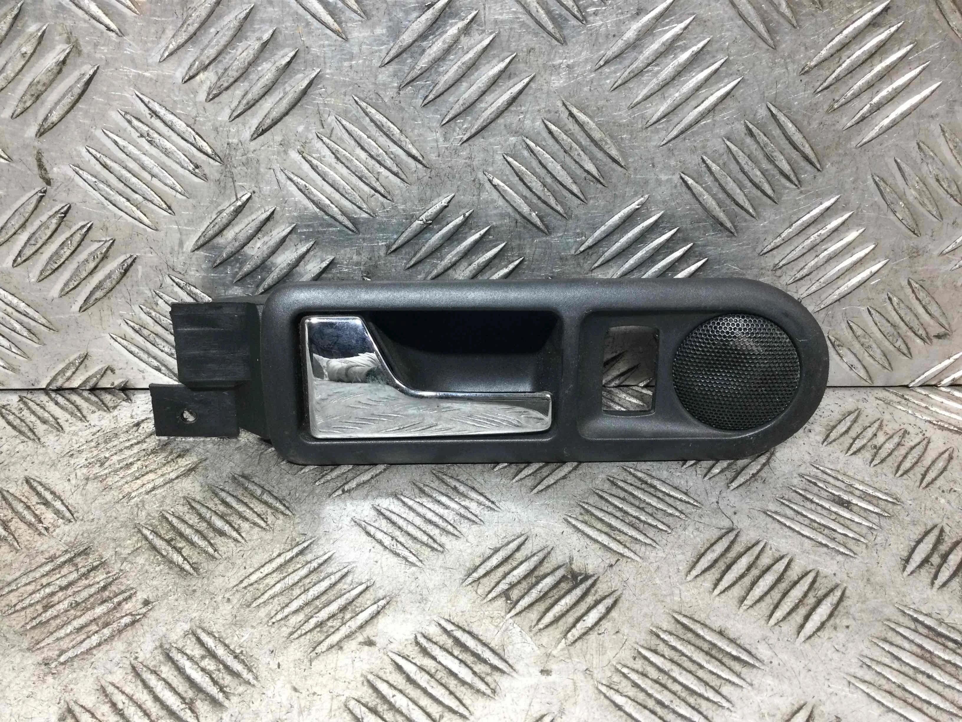 Ручка внутренняя задняя левая Volkswagen Golf 4 поколение (1997-2004) бензин 1.6 i Автомат 5-дв, х/б