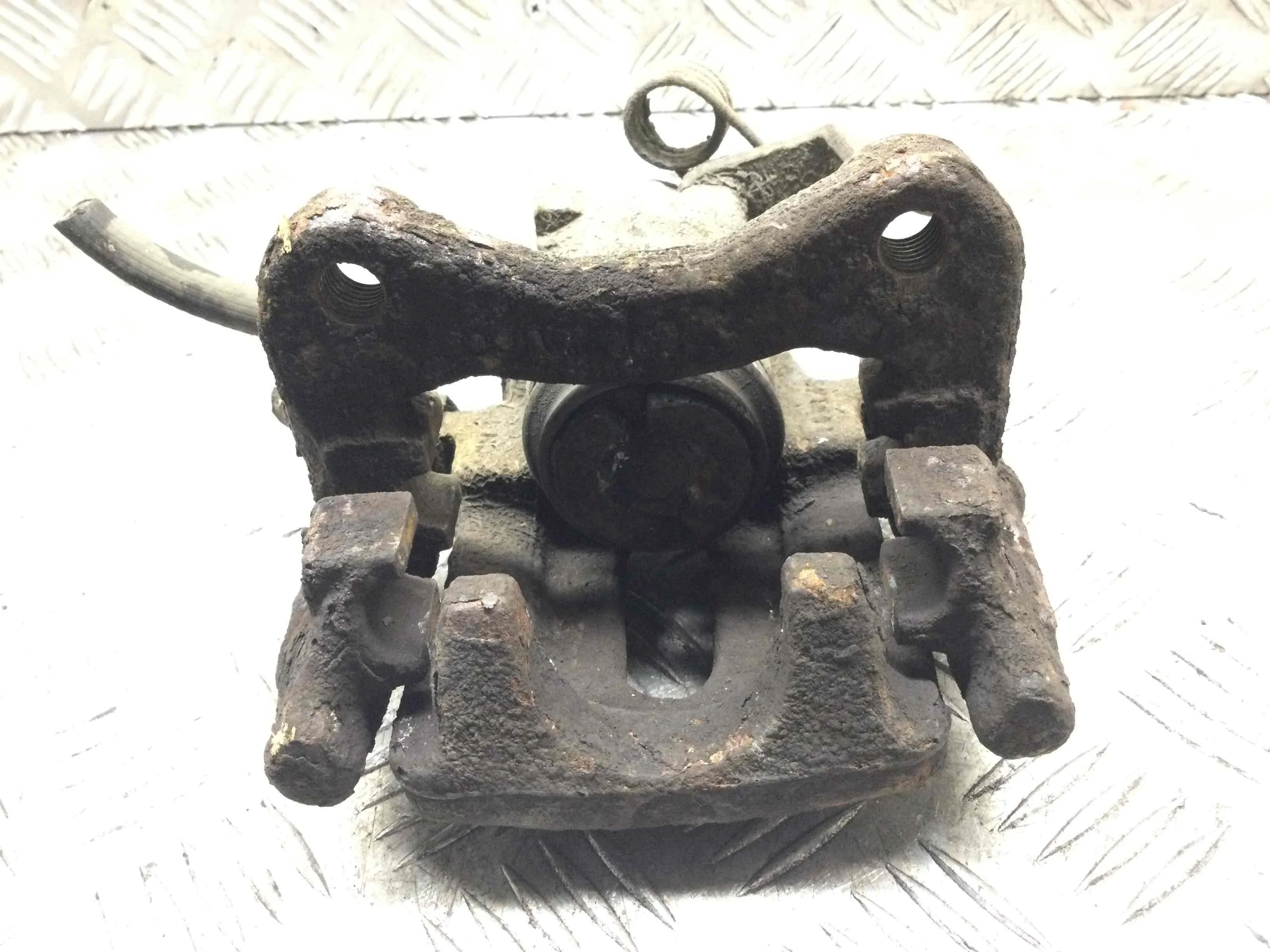 Суппорт задний правый Volkswagen Sharan 1 поколение [2-й рестайлинг] (2003-2010) дизель 1.9 TDI Механика Минивэн