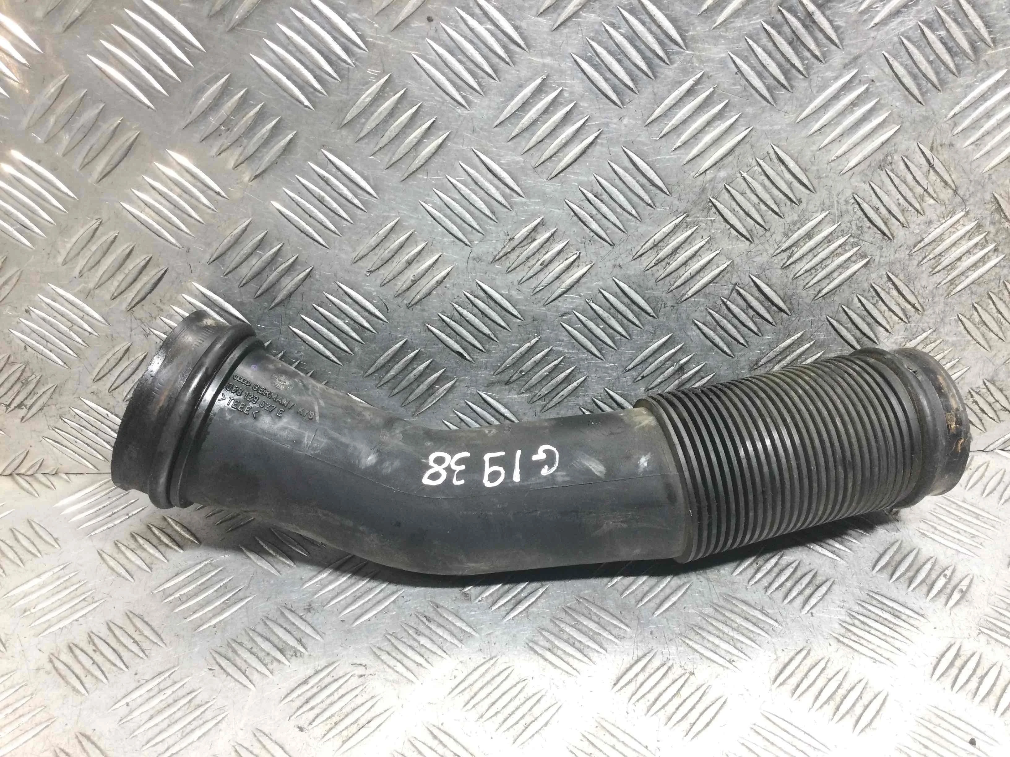 Патрубок воздушного фильтра Audi A4 B5 (1994-1999) бензин 1.6 i Механика Универсал