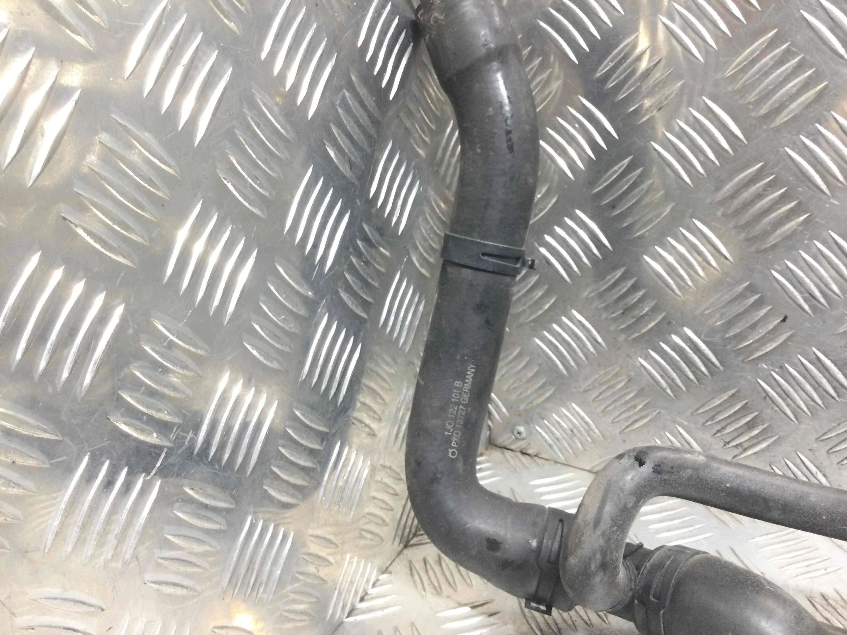 Патрубок (трубопровод, шланг) Audi A3 8L (1996-2000) бензин 1.6 i Механика 3-дв, х/б