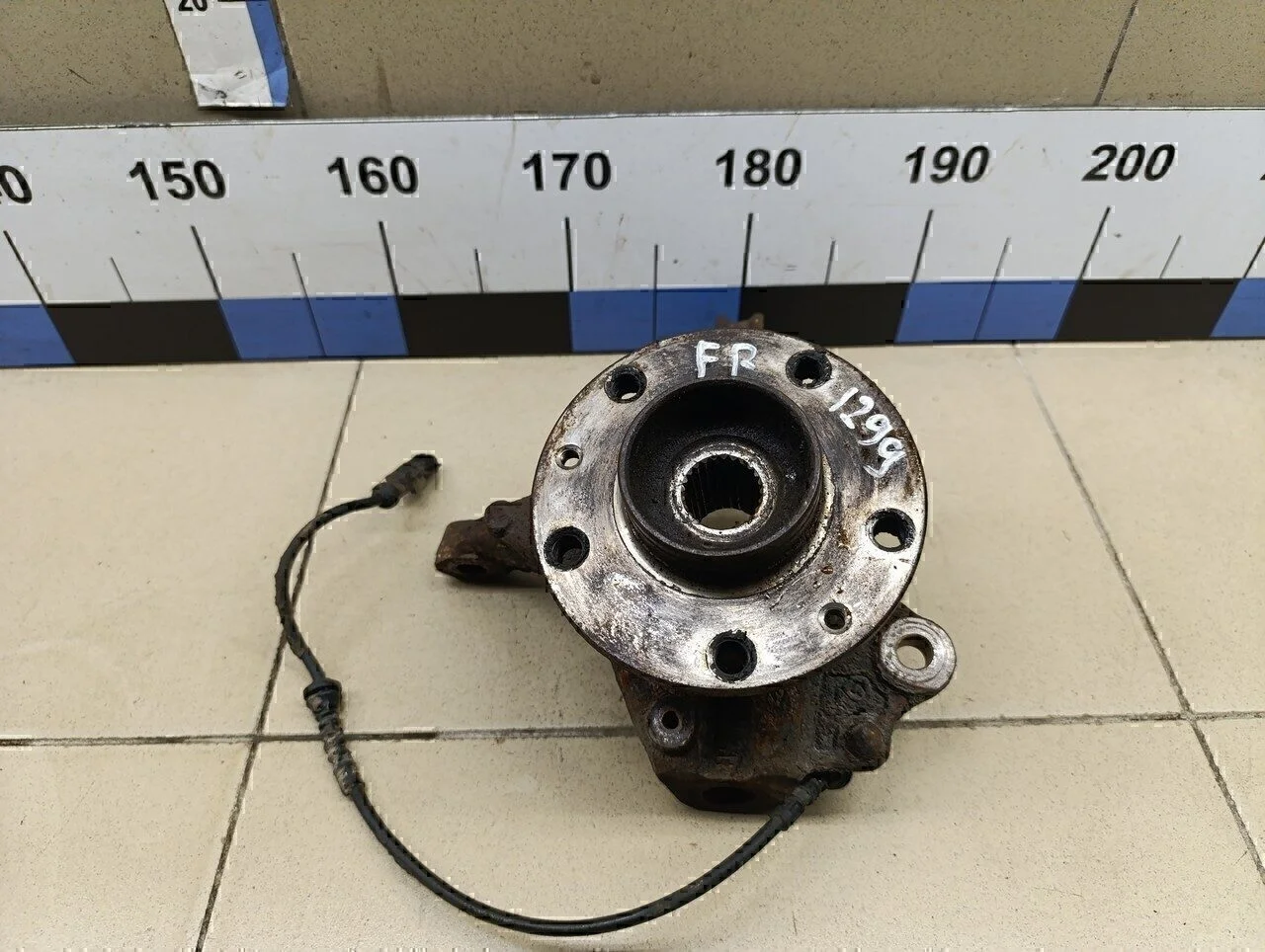 Кулак поворотный передний правый Duster 2012>