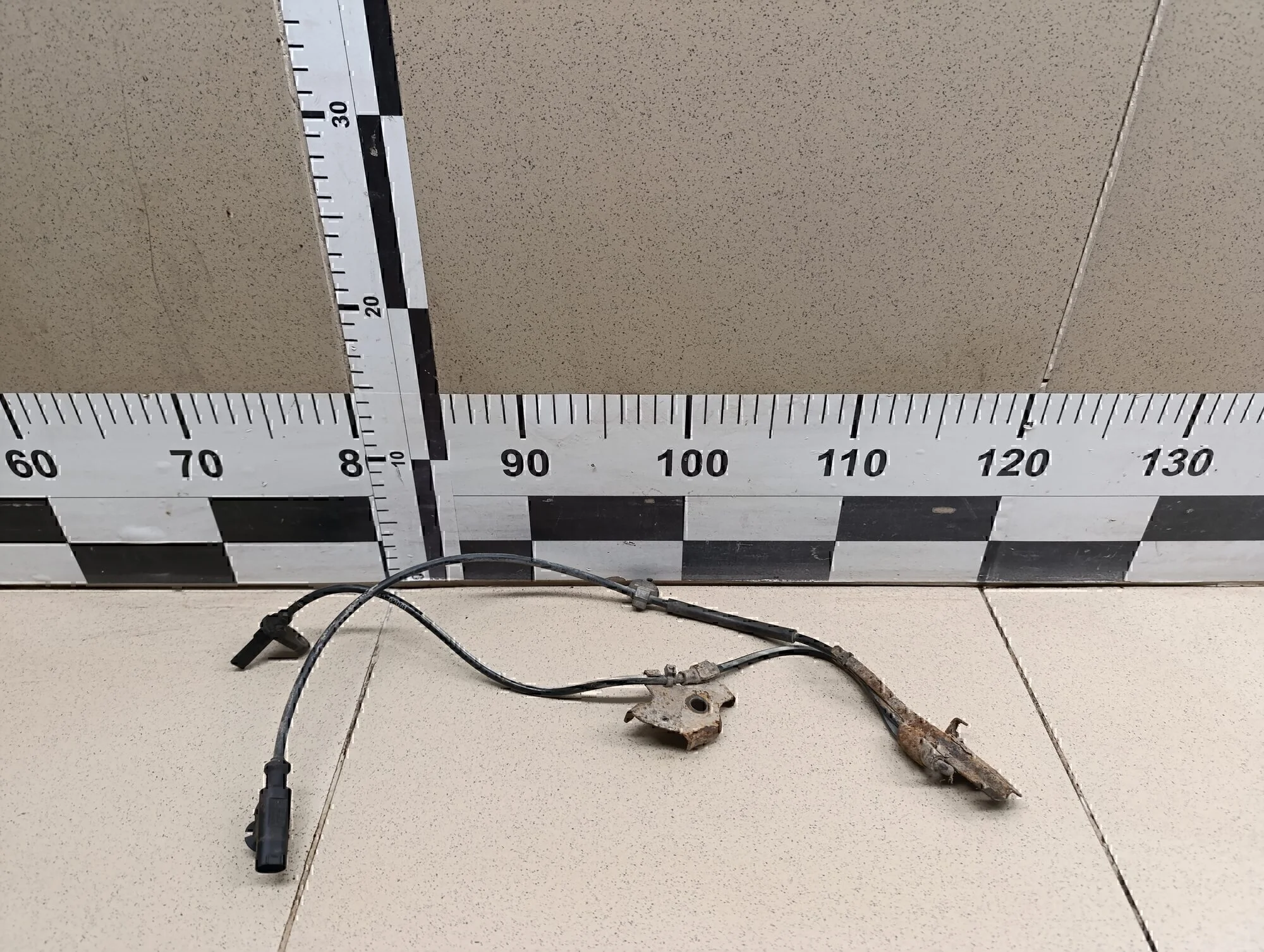 Датчик ABS передний левый Corolla E18 2013>