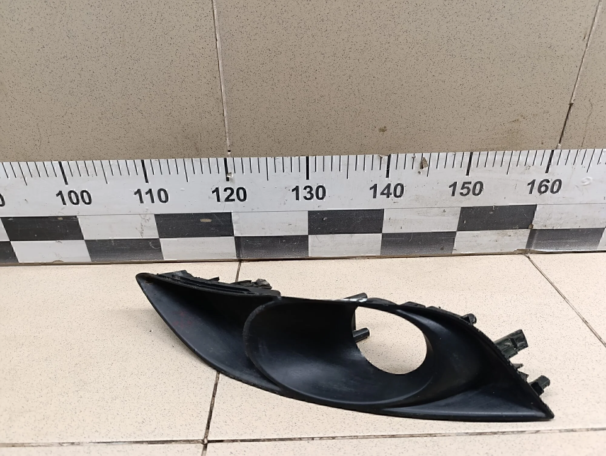 Рамка противотуманой фары правой Auris (E15) 2006-2012