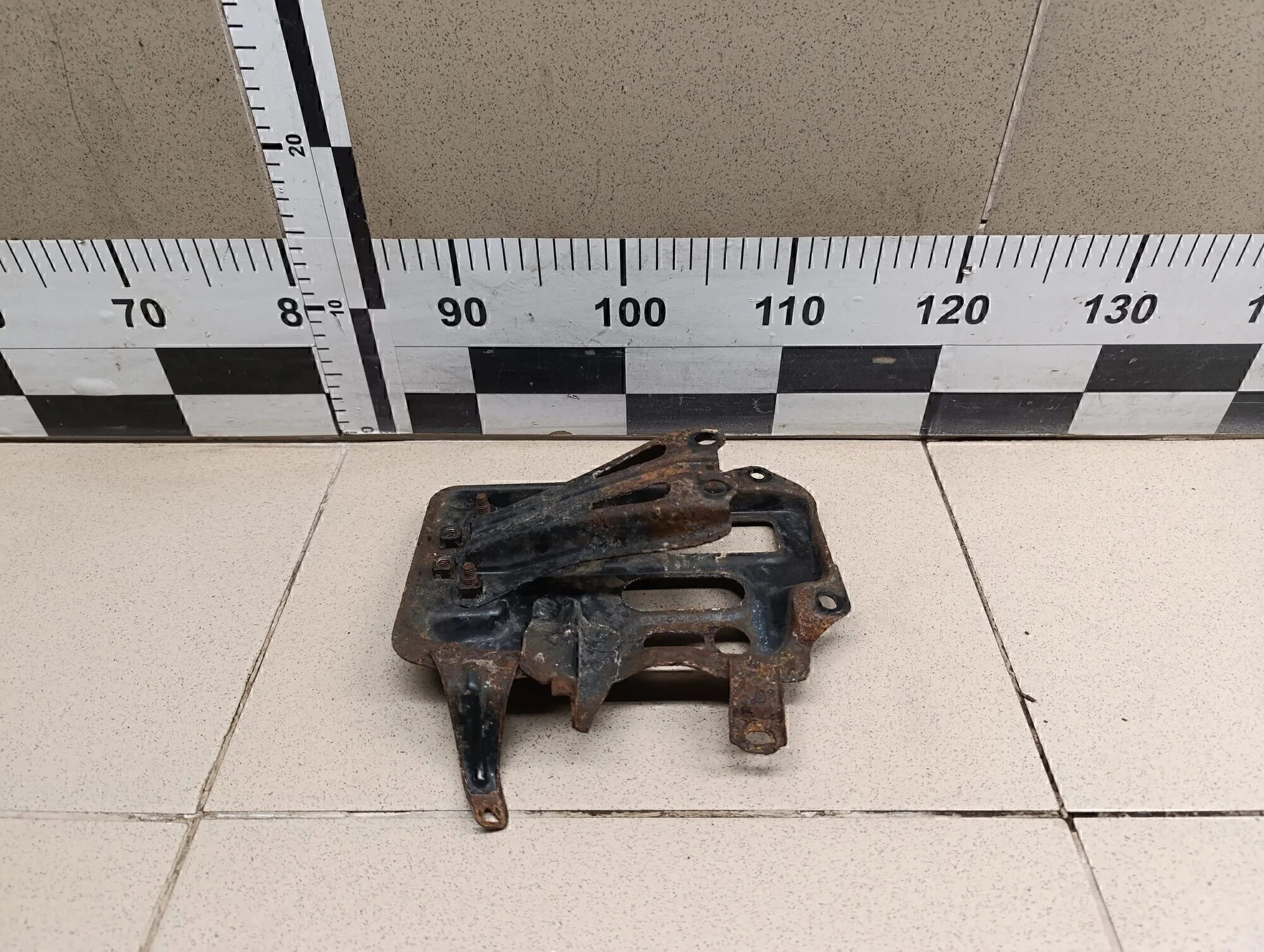 Крепление АКБ (корпус/подставка) Corolla E15 2006-2013