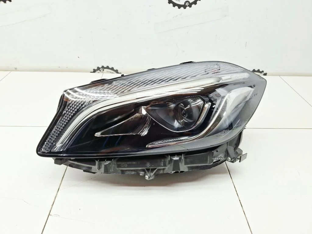 Фара левая Mercedes-Benz A-Class A1769068900 W176