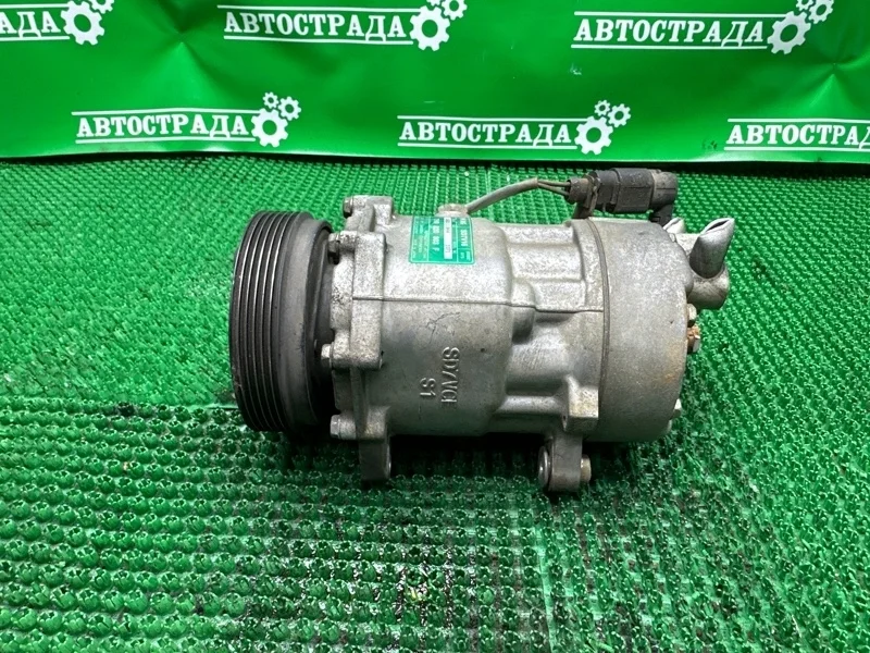 Компрессор кондиционера Volkswagen 7H0820803F