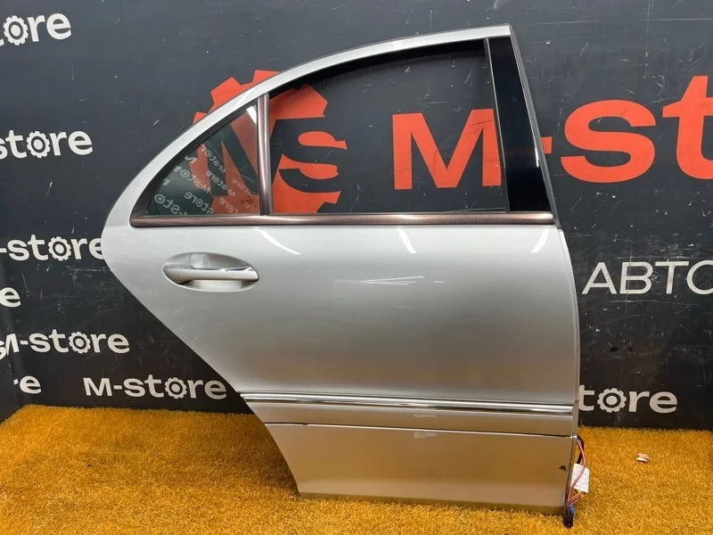 Дверь Mercedes-Benz C-Class 2001 A2037300805 W203 111.955, задняя правая
