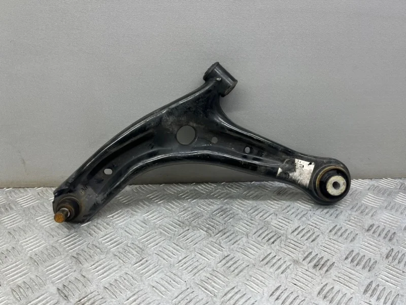 Рычаг нижний Ford Fiesta CB1