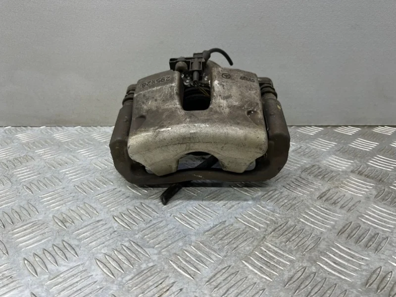 Суппорт Mercedes W204