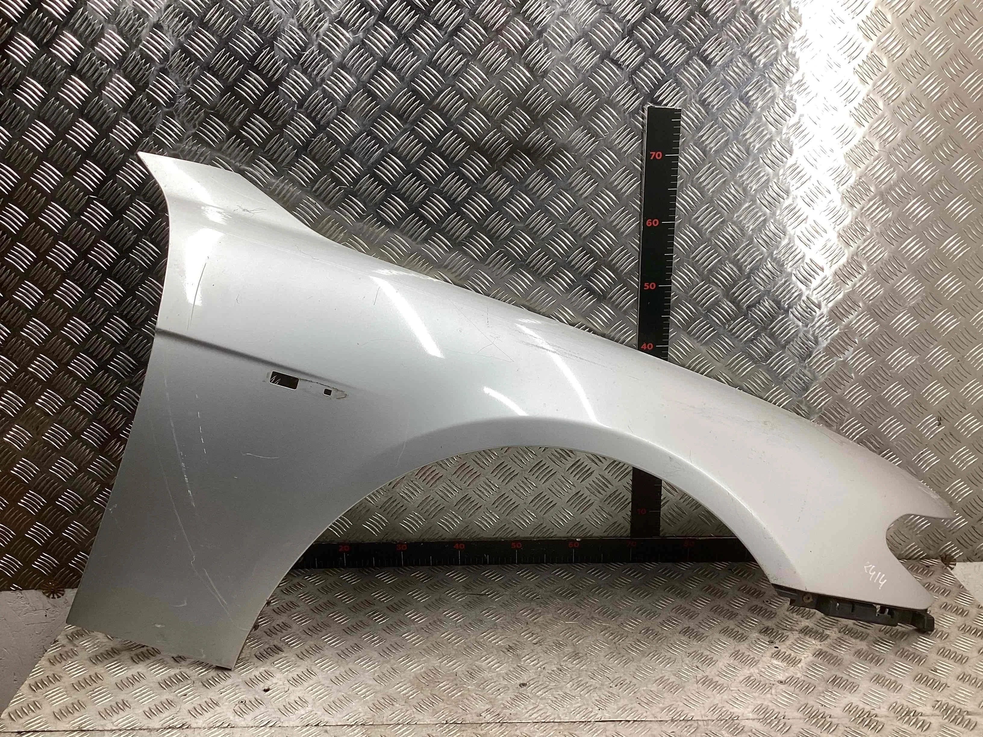 Крыло переднее правое BMW 7-Series (E65/66) 2001-2008  2001 3,6 Бензин АКПП Седан.