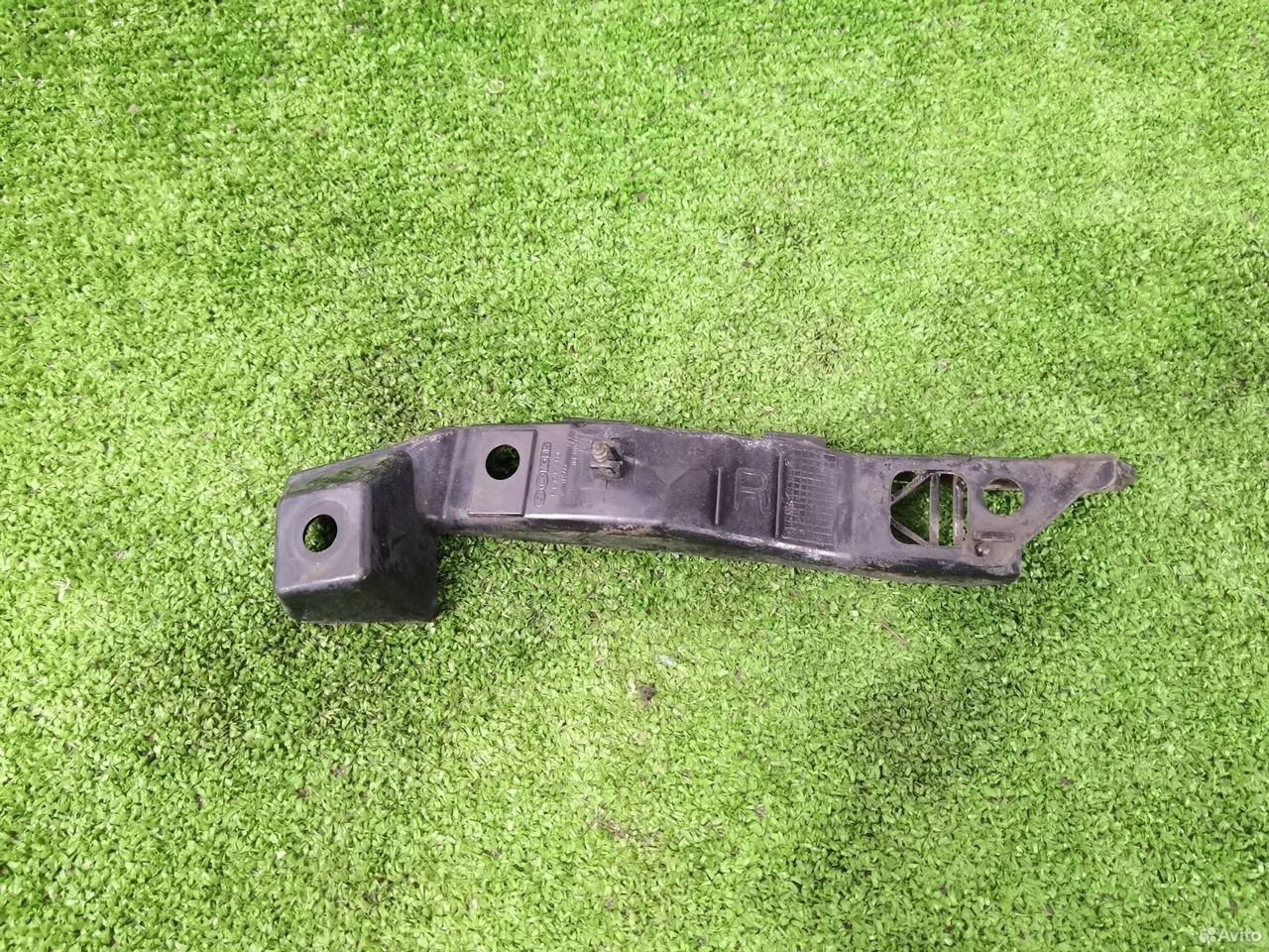 Кронштейн переднего бампера правый kia ceed 1