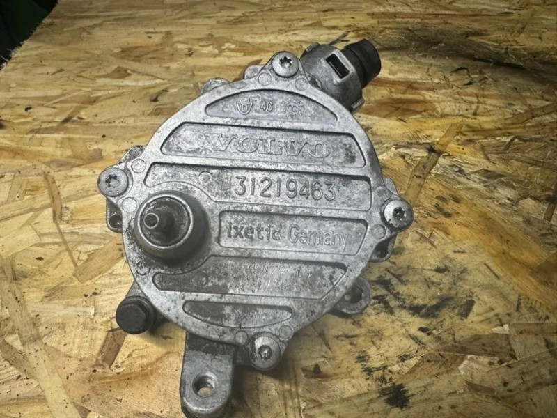 Насос вакуумный Volvo XC70 2012