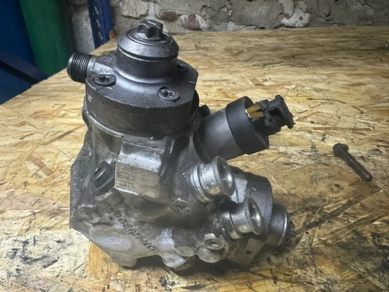 Топливный насос высокого давления Volvo XC70 2012