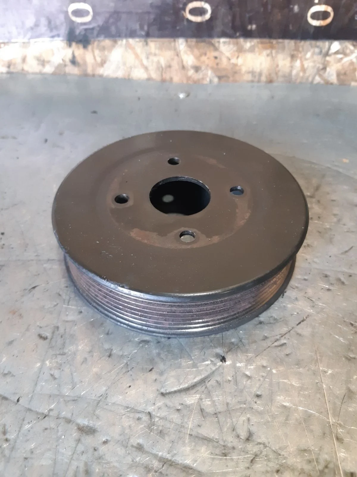 Шкив водяного насоса (помпы) Nissan Pathfinder III рестайлинг (2010—2014) 2011 KAF - бежевый