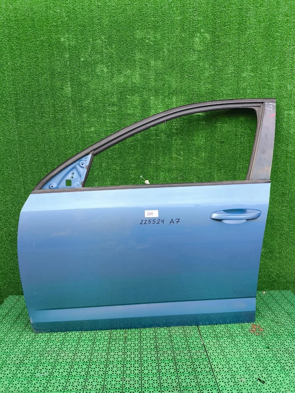 Дверь SKODA OCTAVIA A7 2013- передняя левая голубая б/у OCTAVIA A7(2013-