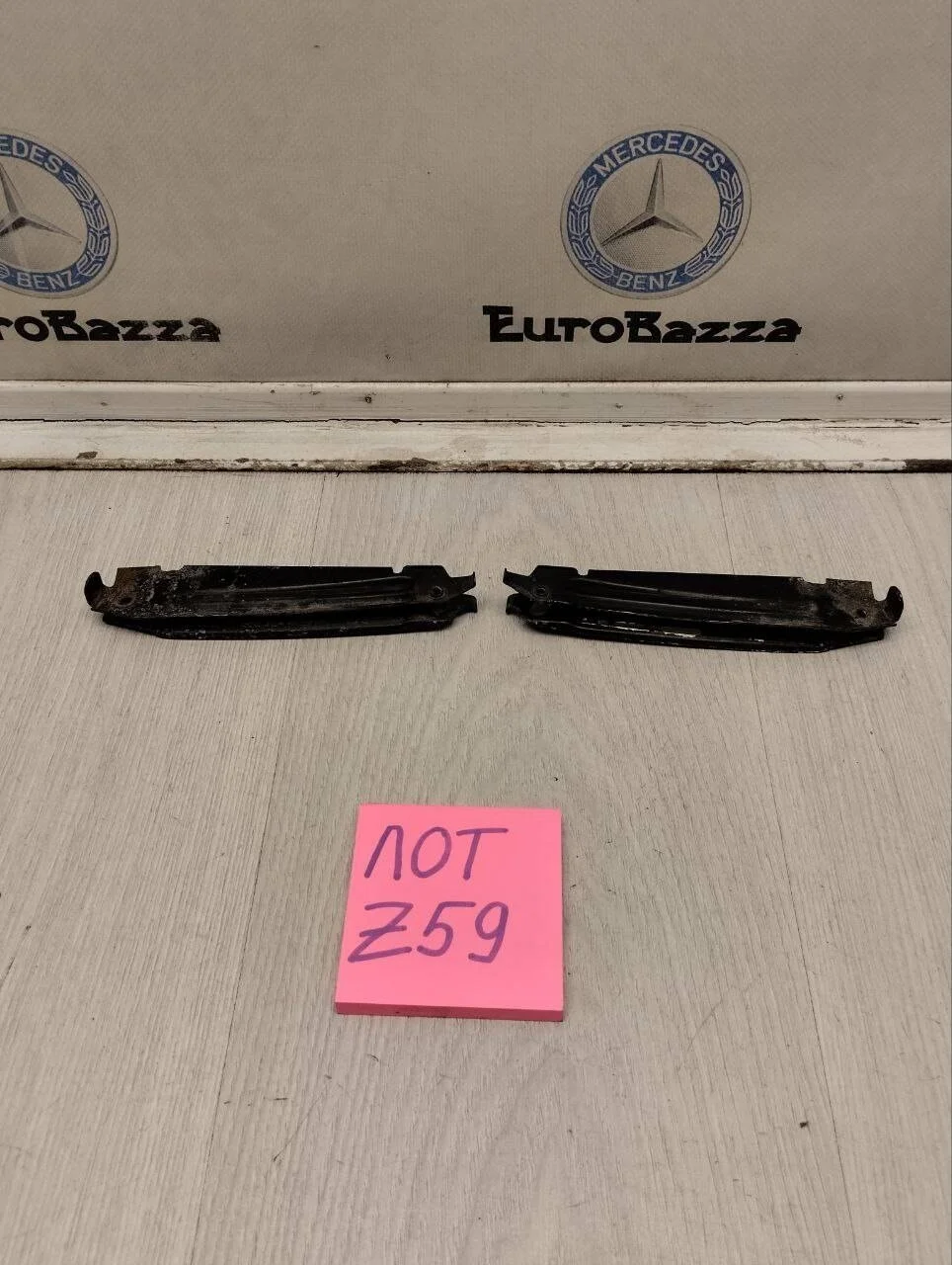 Направляющая переднего бампера Mercedes W245