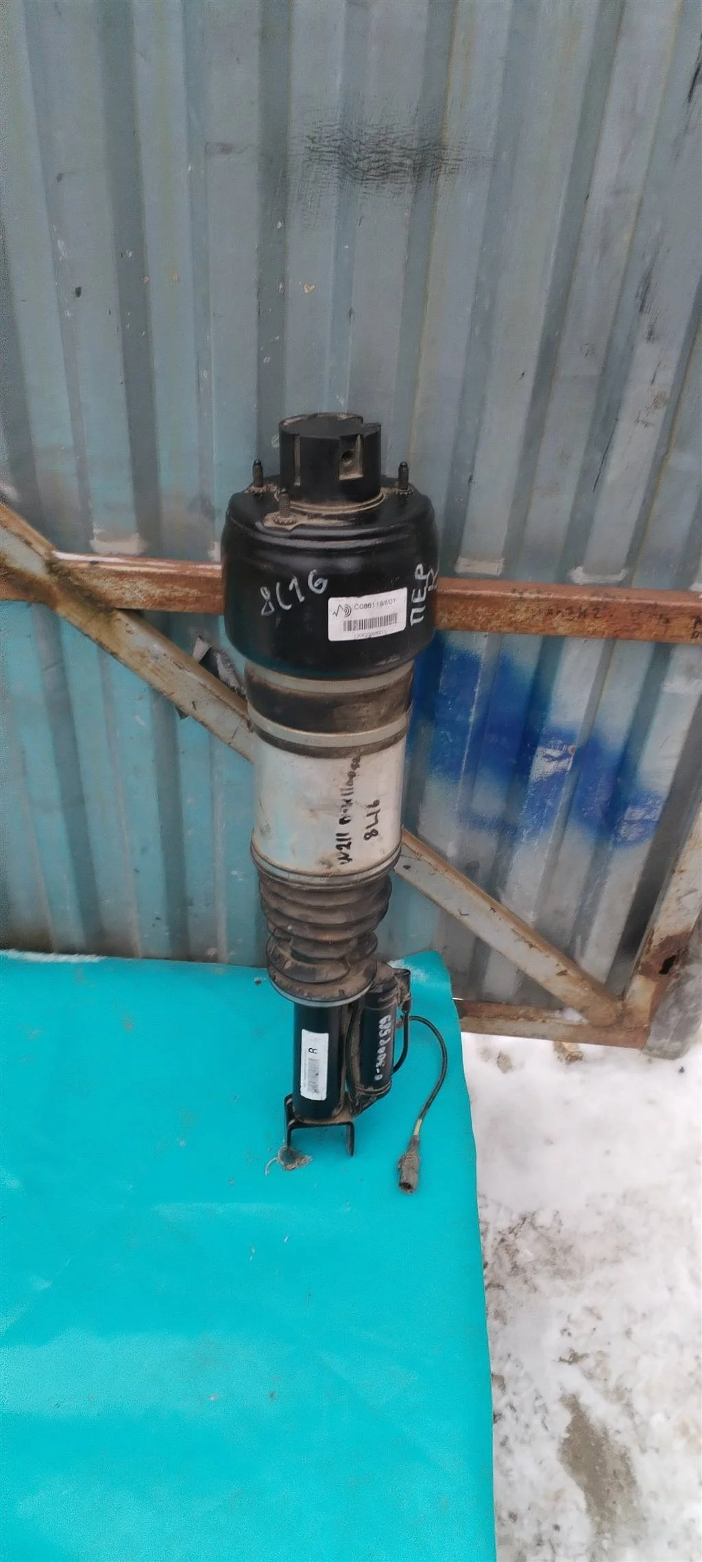 Амортизатор передний правый Mercedes W211 E-Klass