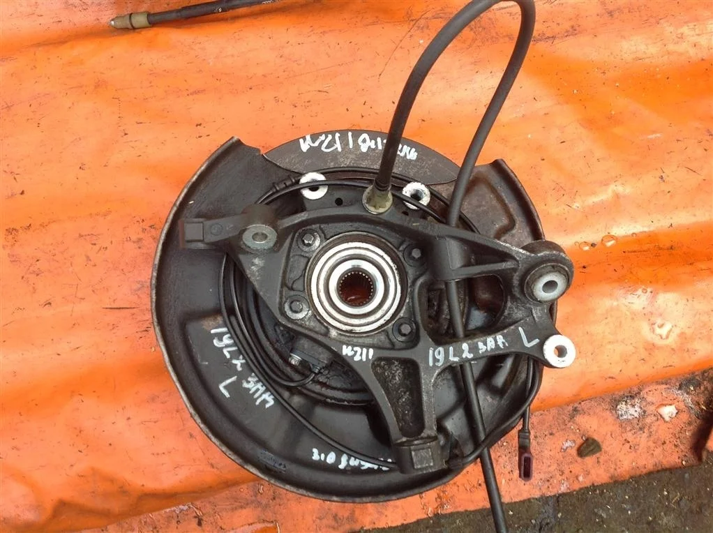 Кулак  задний левый Audi Q7 (2006-2016)