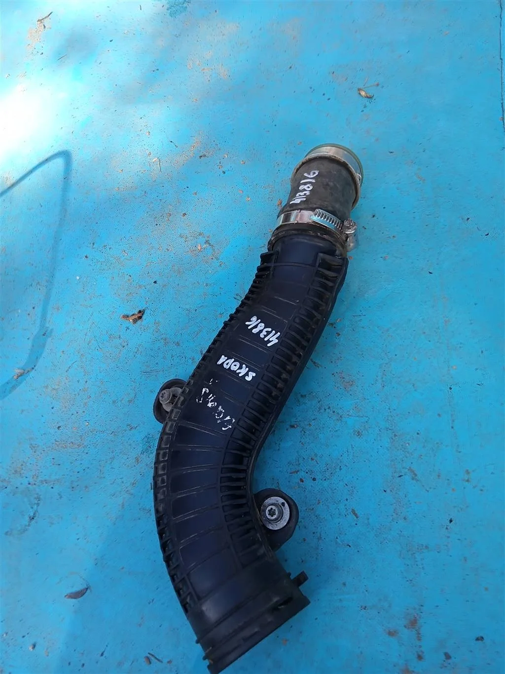 Патрубок интеркулера Skoda Yeti 1.8 4WD(2009-2017)