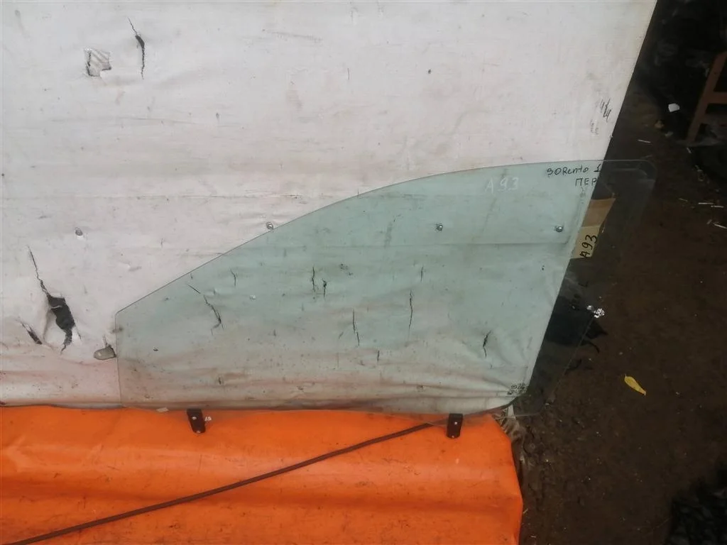 Стекло двери передней левой Kia Sorento (2002-200