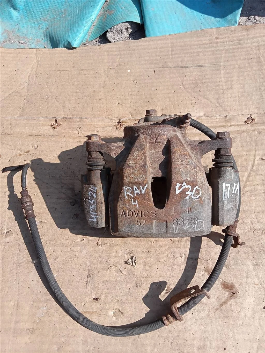 Суппорт тормозной передний левый Toyota RAV 4 (20