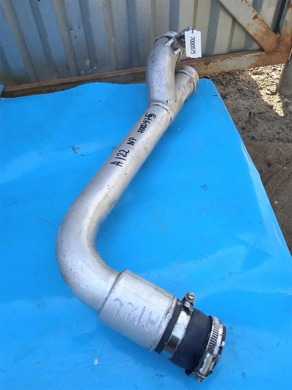 Патрубок интеркулера VW Touareg NF (2011-2018)