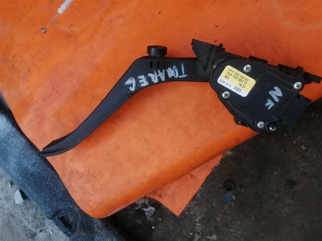 Педаль газа VW Touareg NF (2011-2018)