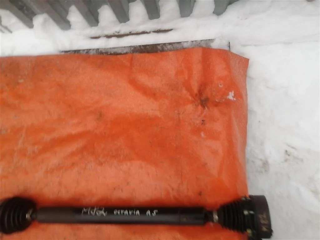 Приводной вал передний правый Skoda Octavia (A5 1